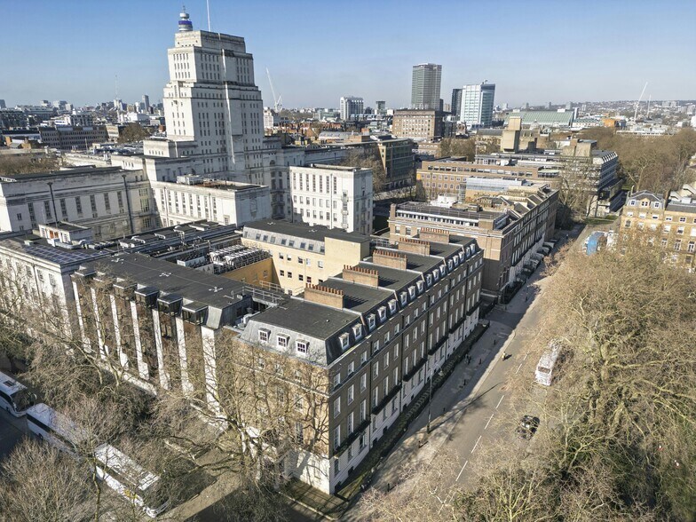 32 Russell Sq, Londres à louer - Photo du bâtiment - Image 3 de 4