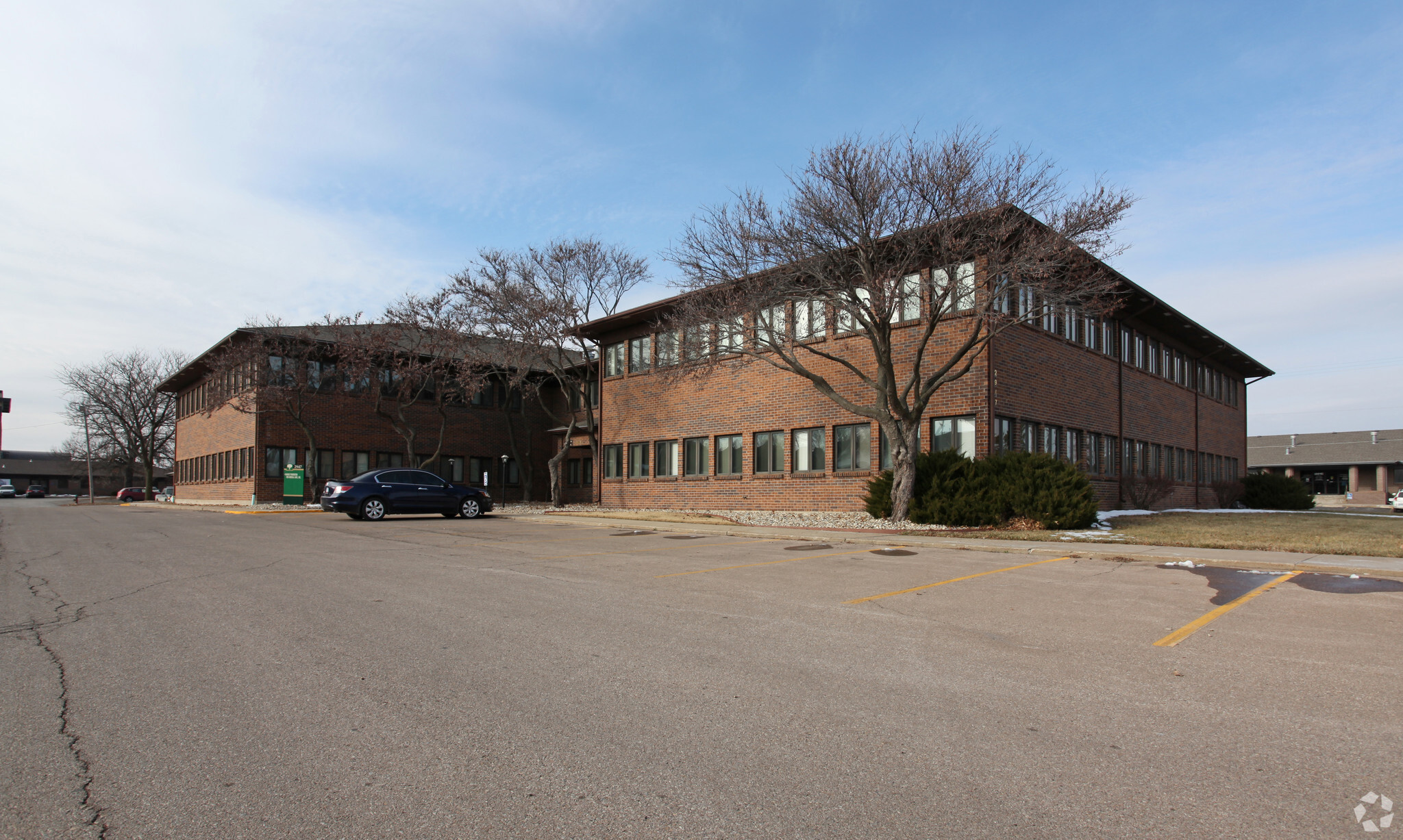 2947 SW Wanamaker Dr, Topeka, KS for lease Primary Photo- Image 1 of 10