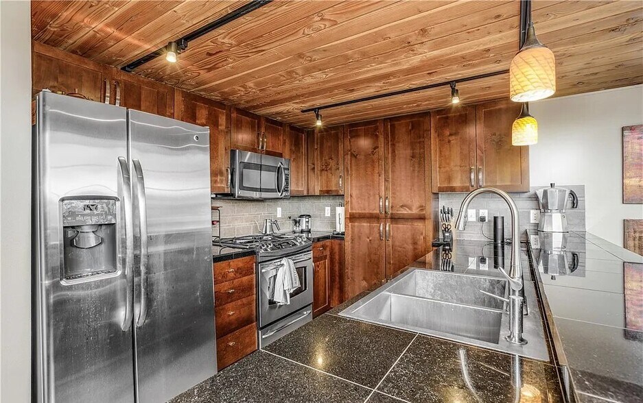 1886 25th Ave NE, Issaquah, WA à louer - Photo du bâtiment - Image 3 de 8