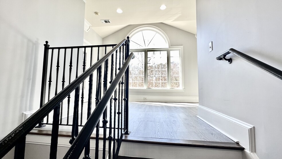 4080 McGinnis Ferry Rd, Alpharetta, GA for lease - Building Photo - Image 3 of 16