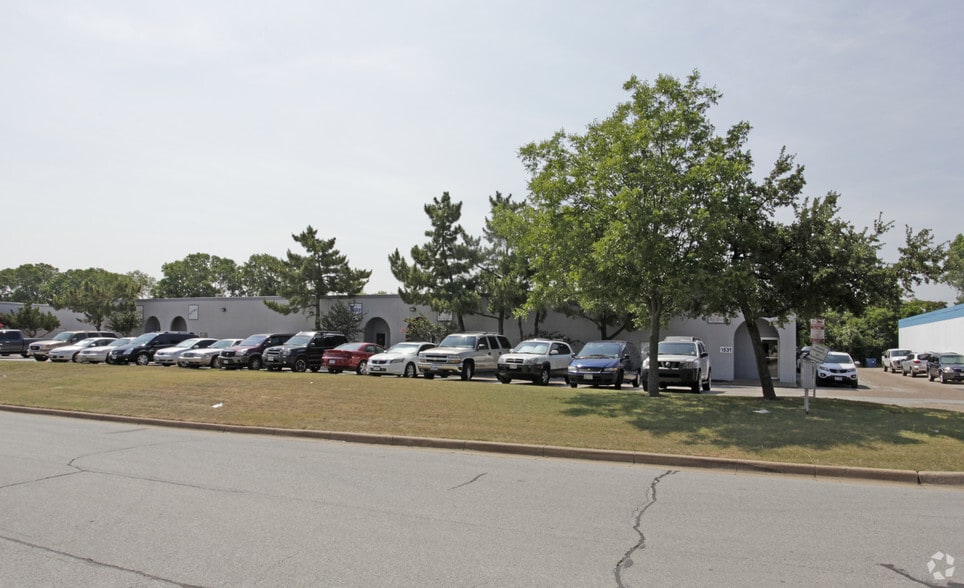 1523-1531 Central Park Dr, Hurst, TX à vendre - Photo principale - Image 1 de 19