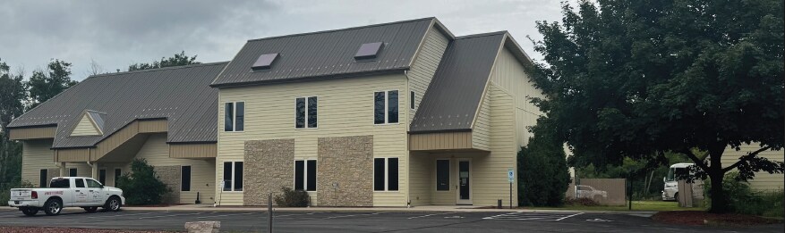 21124 W Good Hope Rd, Lannon, WI à vendre - Photo principale - Image 1 de 5