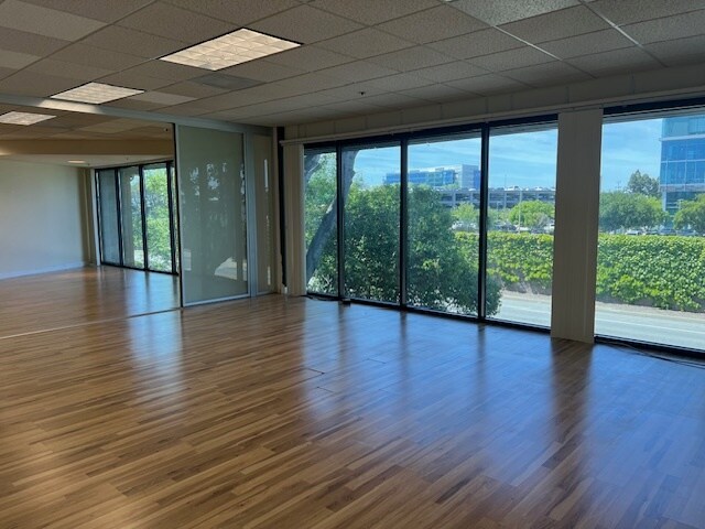 102 Persian Dr, Sunnyvale, CA à louer Photo du bâtiment- Image 1 de 9