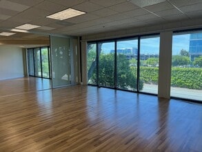 102 Persian Dr, Sunnyvale, CA à louer Photo du bâtiment- Image 1 de 9