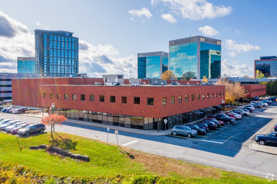 359 Terry Fox Dr, Ottawa, ON à louer - Photo du bâtiment - Image 2 de 6