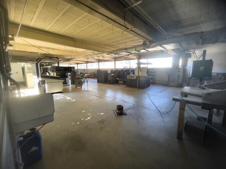 Industrial in Cavaillon for lease Interior Photo- Image 1 of 9
