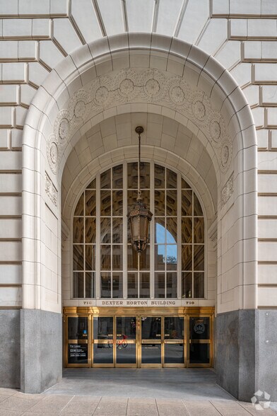 710 2nd Ave, Seattle, WA à louer - Photo du bâtiment - Image 3 de 10