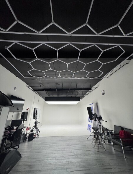 Prime NoHo Arts District Creative Hub portefeuille de 2 propriétés à vendre sur LoopNet.ca - Photo intérieure - Image 3 de 20