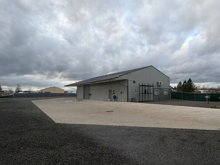 3960 W 12th Ave, Eugene, OR à louer - Photo du bâtiment - Image 2 de 2