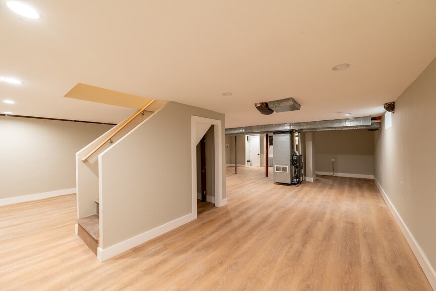 34 Oakland St, Bridgeton, NJ for sale - Interior Photo - Image 2 of 13