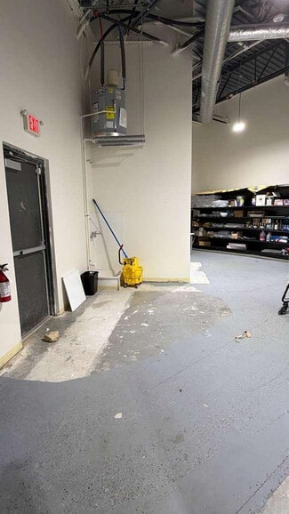 Plus de détails pour 1800 N Stonebridge Dr, McKinney, TX - Commerce de détail à louer