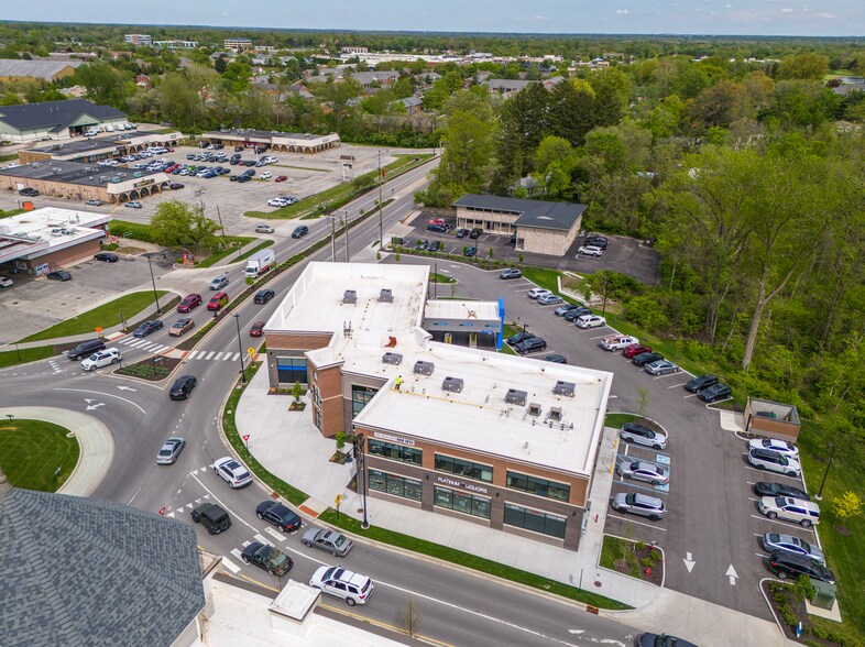 1701 E 116th St, Carmel, IN à louer - Photo du bâtiment - Image 3 de 4