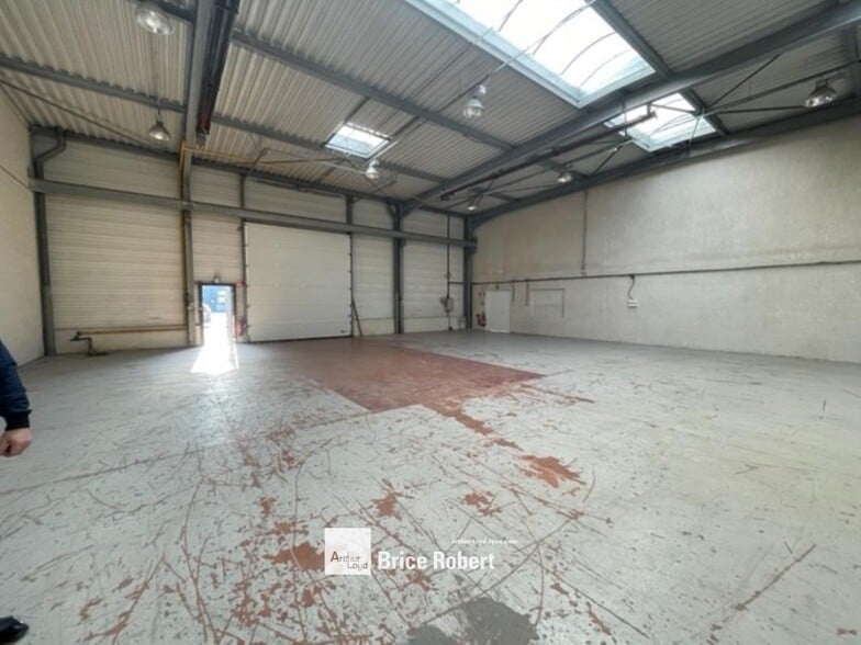 25 Rue Du 35eme Regiment D'Aviation, Bron for lease - Interior Photo - Image 2 of 6