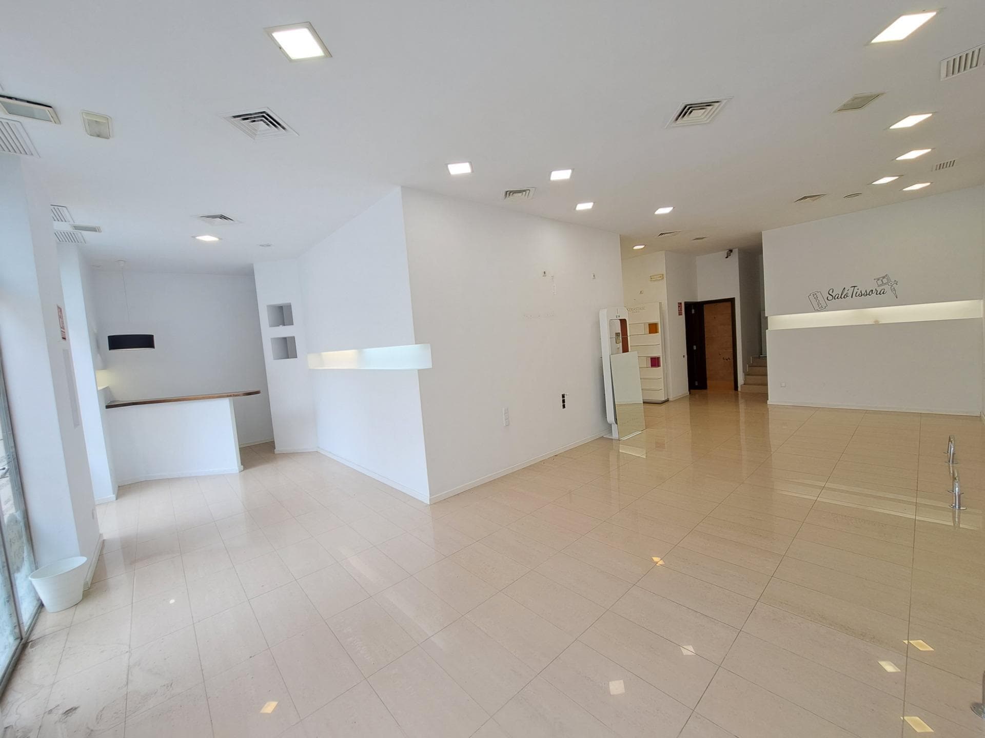 Retail in Alzira, Valencia for lease Interior Photo- Image 1 of 15