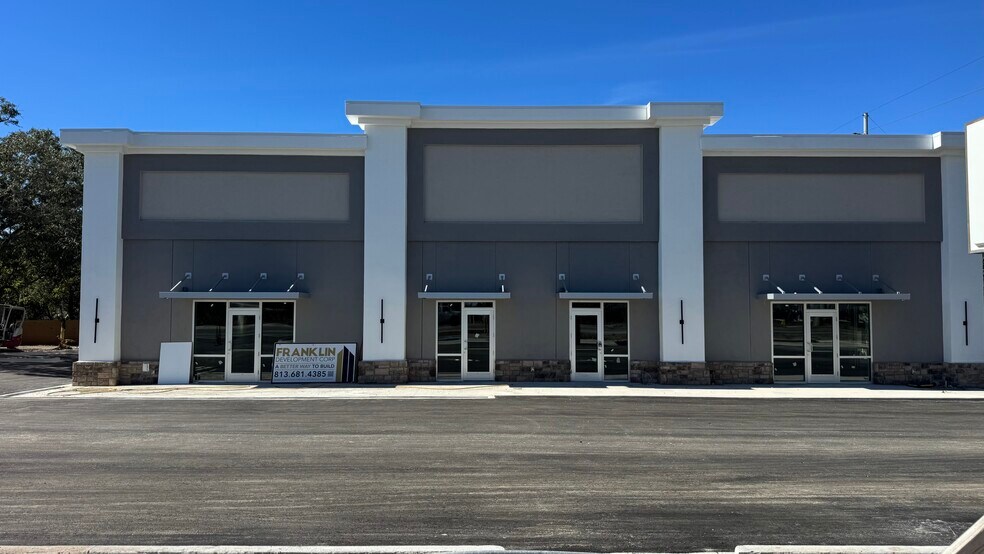 11210 N 30th St, Tampa, FL à louer - Photo du bâtiment - Image 2 de 8