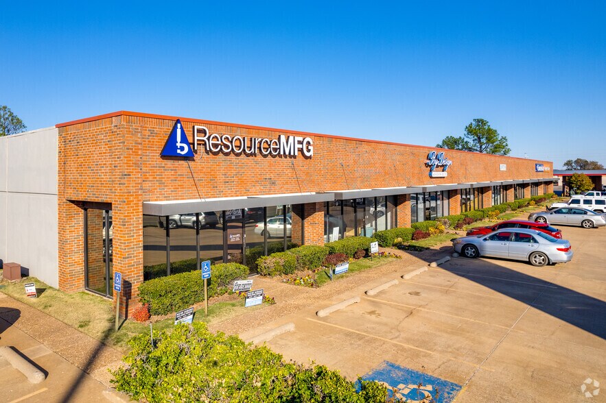 9515 E 51st St, Tulsa, OK for lease - Building Photo - Image 1 of 5