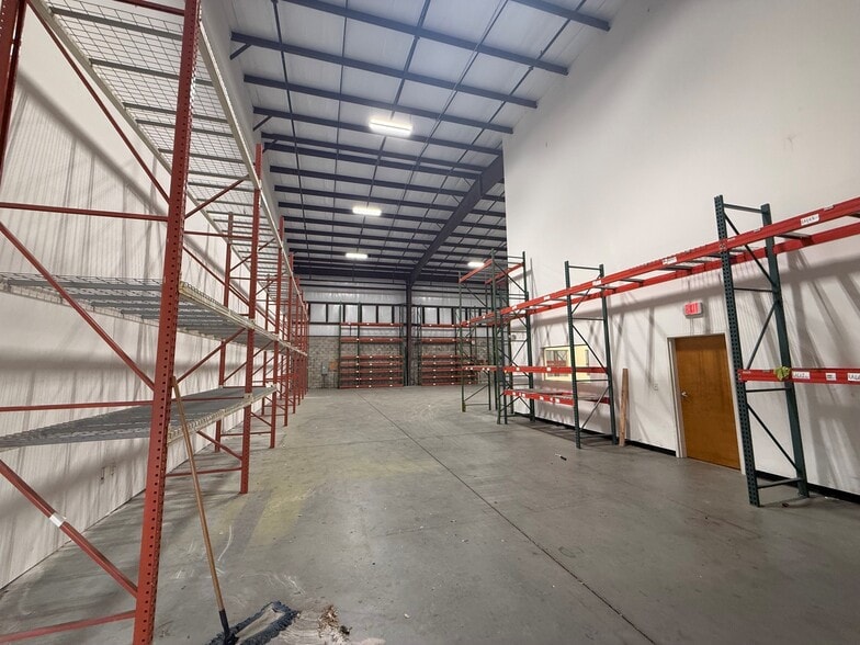 11316 Boggy Creek Rd, Orlando, FL for lease - Interior Photo - Image 3 of 9