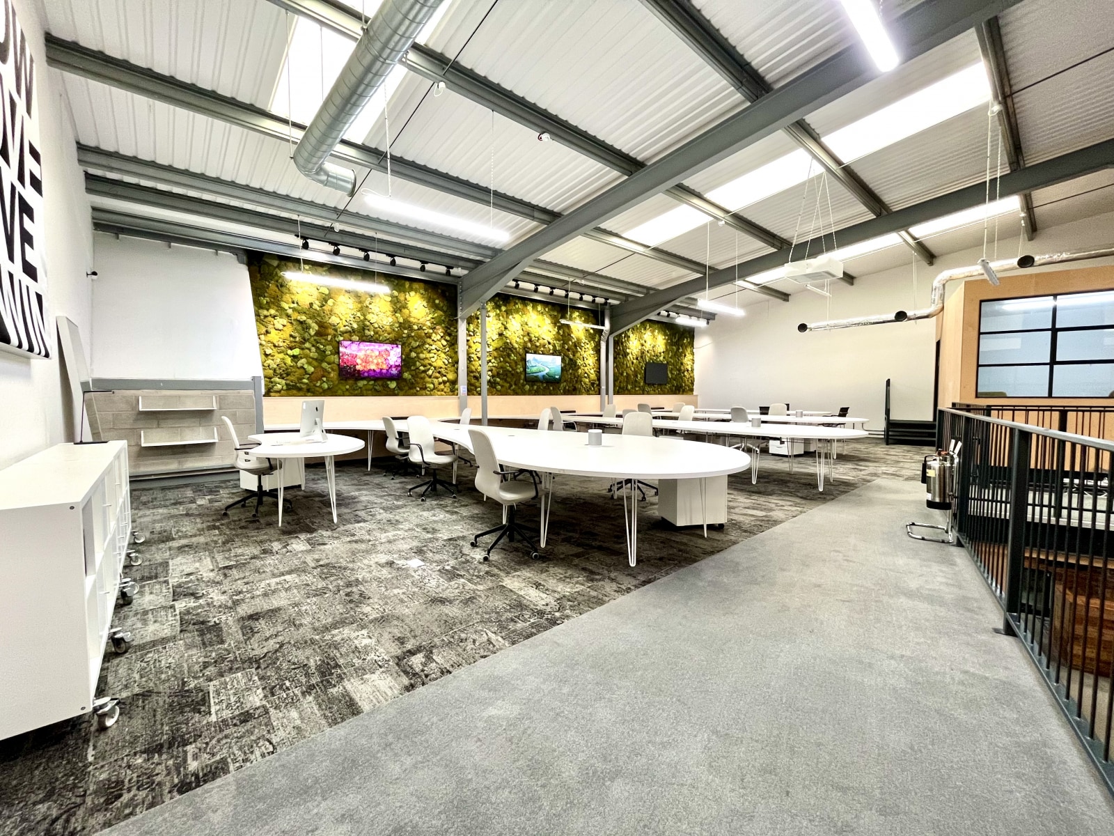 325 Ordsall Ln, Salford for lease Interior Photo- Image 1 of 22