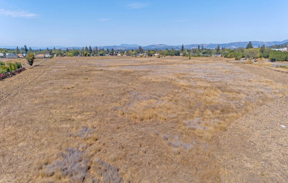 1130 Hearn Ave, Santa Rosa, CA à vendre - Aérien - Image 3 de 8