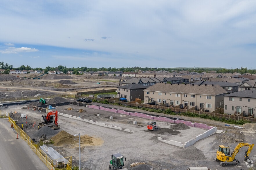 6111 Hazeldean Rd, Ottawa, ON for lease - Primary Photo - Image 1 of 2
