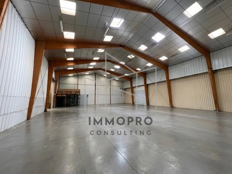 Flex in La Saussaye for sale - Building Photo - Image 1 of 7