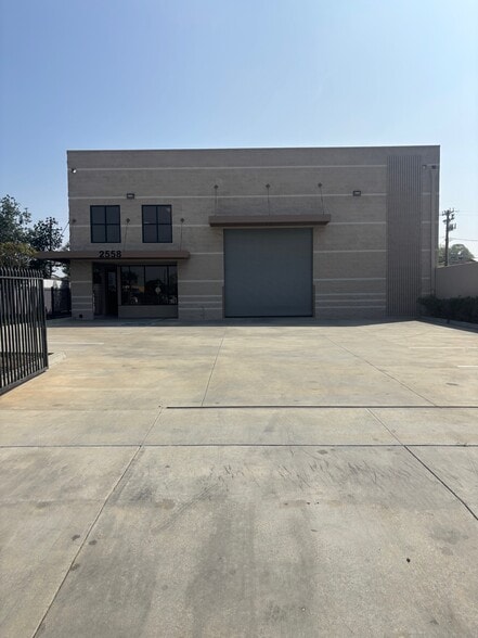 2558 Strozier Ave, South El Monte, CA for lease - Primary Photo - Image 1 of 8