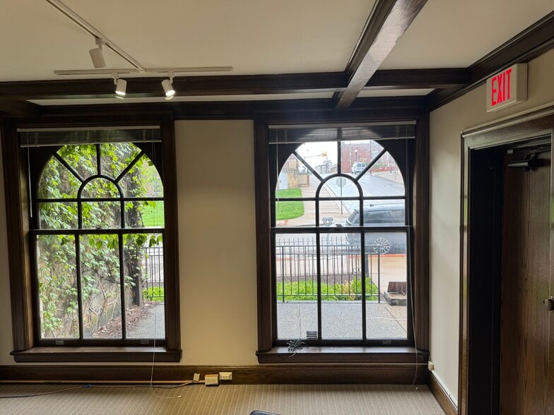 229 S Maple Ave, Greensburg, PA for lease - Building Photo - Image 3 of 15