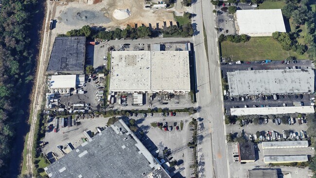 Plus de détails pour 450 W McNab Rd, Fort Lauderdale, FL - Industriel à louer