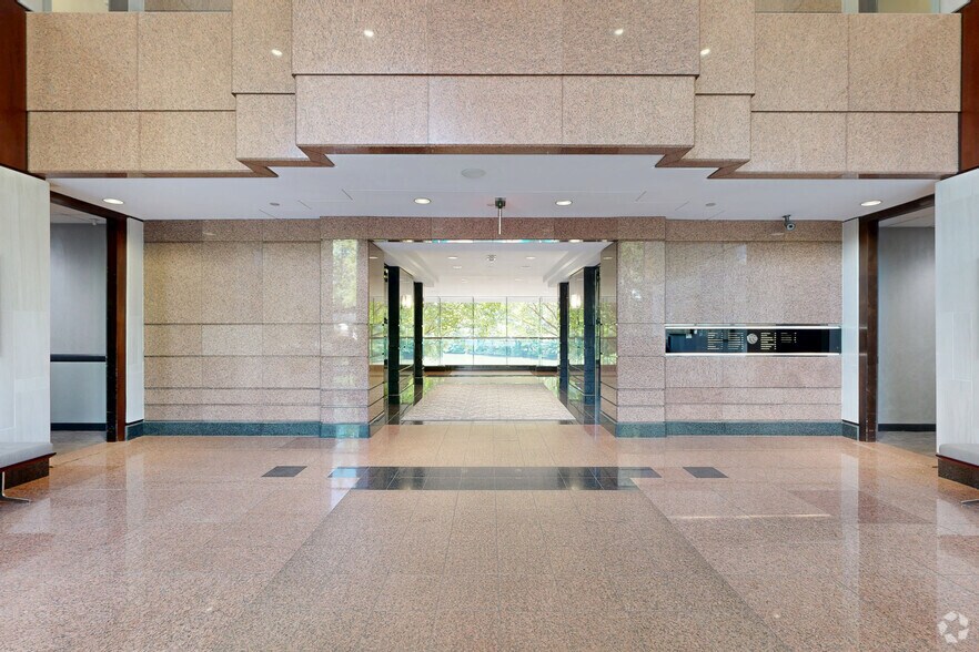 100 Crescent Centre Pky, Tucker, GA à louer - Numérisation 3D de Matterport - Image 3 de 19
