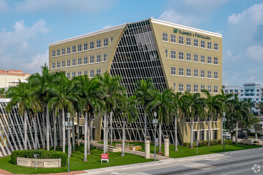 925 S Federal Hwy, Boca Raton, FL à louer - Photo du bâtiment - Image 2 de 9