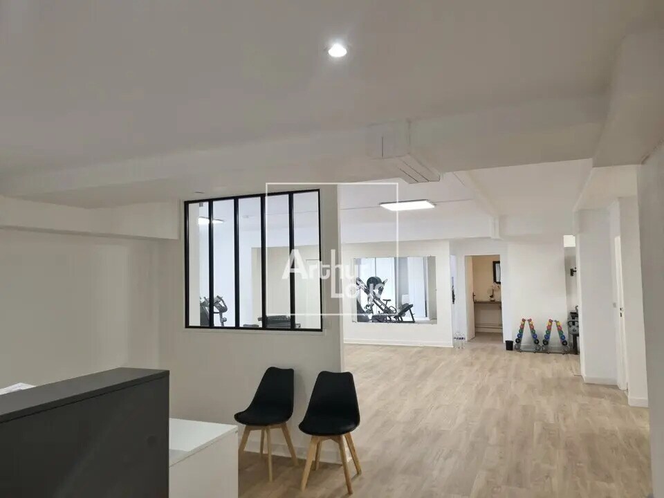 Office in Melun for sale Interior Photo- Image 1 of 6