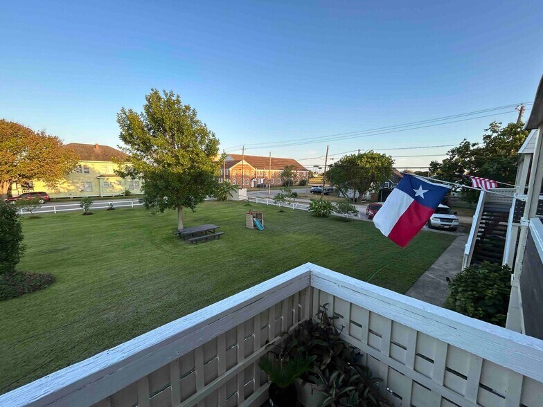 403 E Broad St, Freeport, TX à vendre - Photo du bâtiment - Image 3 de 9