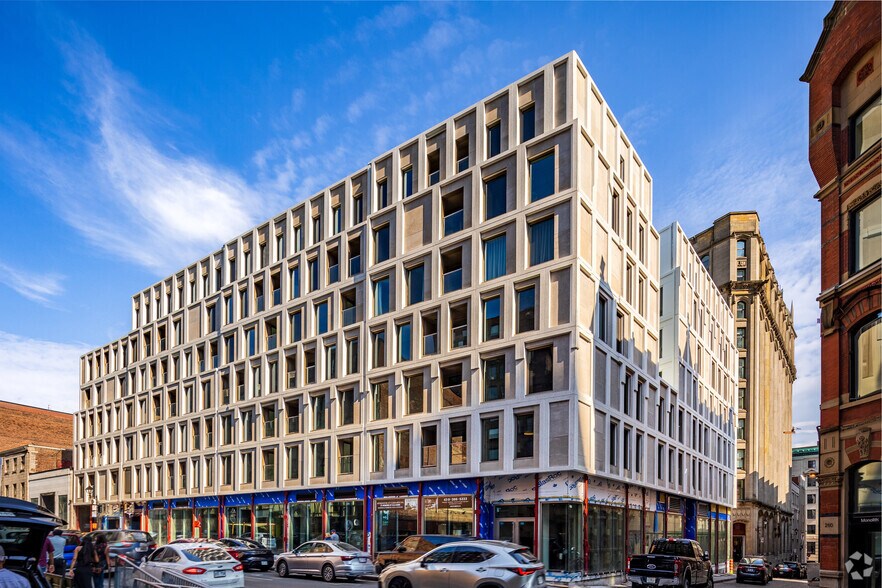 250 Rue Notre-Dame O, Montréal, QC à louer - Photo du bâtiment - Image 1 de 14