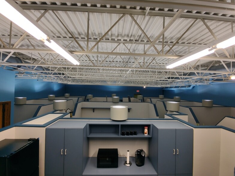 1828 S 76th St, West Allis, WI for lease - Building Photo - Image 3 of 12