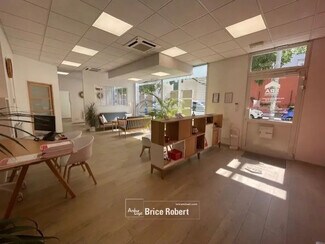 Plus de détails pour Commerce de détail à vendre