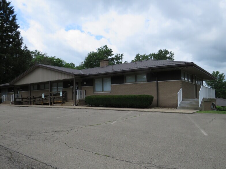 408-410 Hillcrest Ave, Grove City, PA à vendre - Photo principale - Image 1 de 2