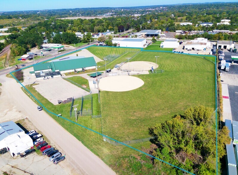 1901 Beloit Ave, Janesville, WI à louer - Photo principale - Image 2 de 4