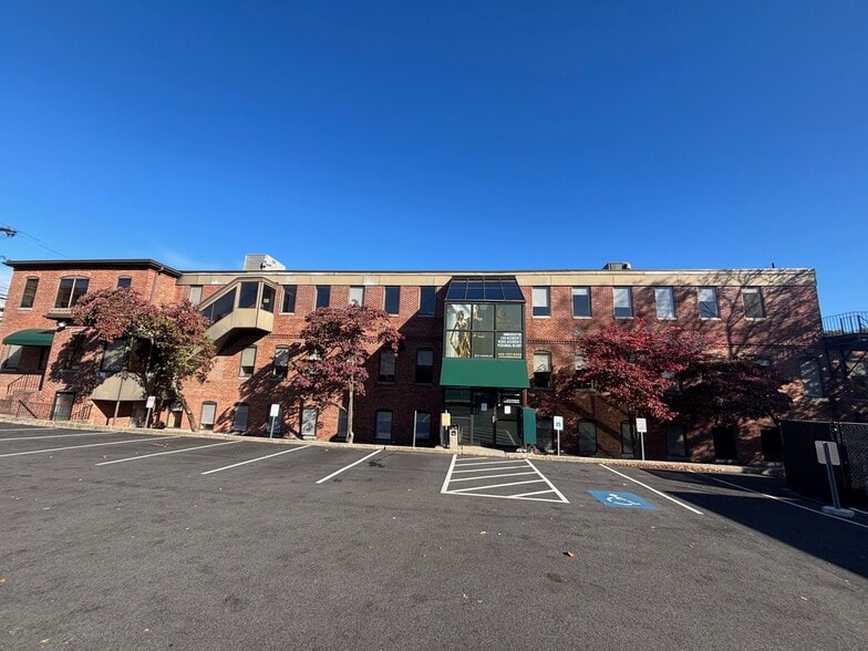 296 Newton St, Waltham, MA for lease - Building Photo - Image 2 of 9