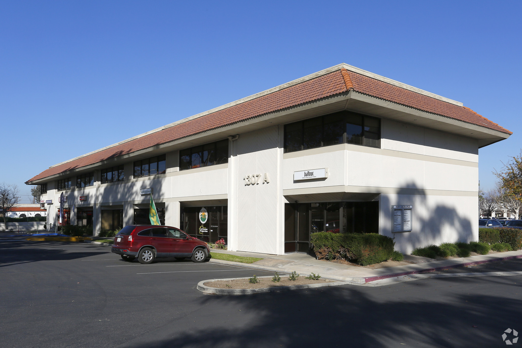 1307 W 6th St, Corona, CA à louer Photo du bâtiment- Image 1 de 8