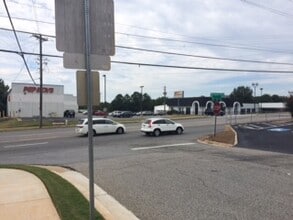 561 W Pike St, Lawrenceville, GA à louer Autre- Image 1 de 5