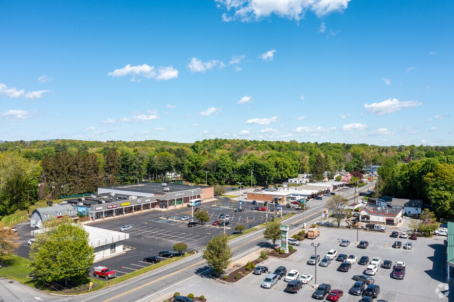 40 Vassar Rd, Poughkeepsie, NY à vendre - Aérien - Image 3 de 43