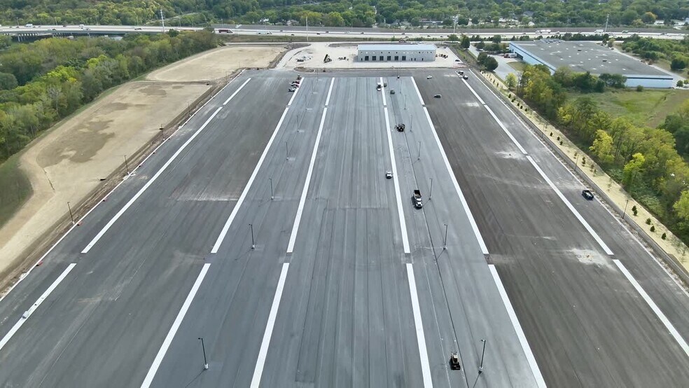 70 Airport Rd, Elgin, IL à louer - Vidéo sur l’inscription commerciale - Image 2 de 4