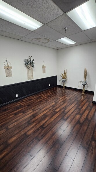 120 S Victory Blvd, Burbank, CA à louer - Photo intérieure - Image 3 de 11