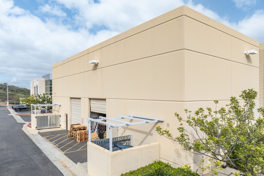 27321-27327 Via Industria, Temecula, CA for lease - Building Photo - Image 3 of 26