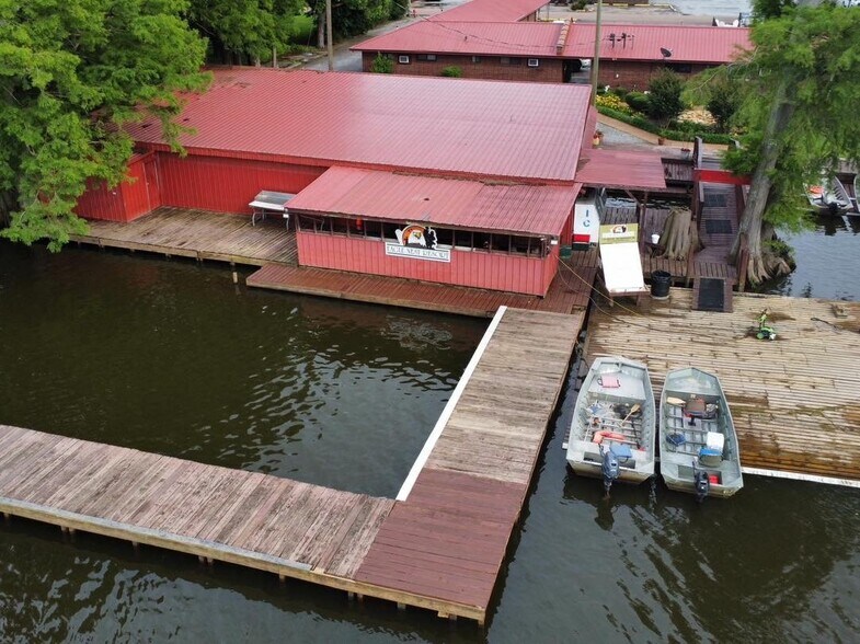 Eagle Nest portefeuille de 4 propriétés à vendre sur LoopNet.ca - Photo du bâtiment - Image 1 de 46