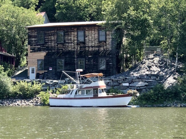 Plus de détails pour 76 Williams st, Whitehall, NY - Industriel à vendre