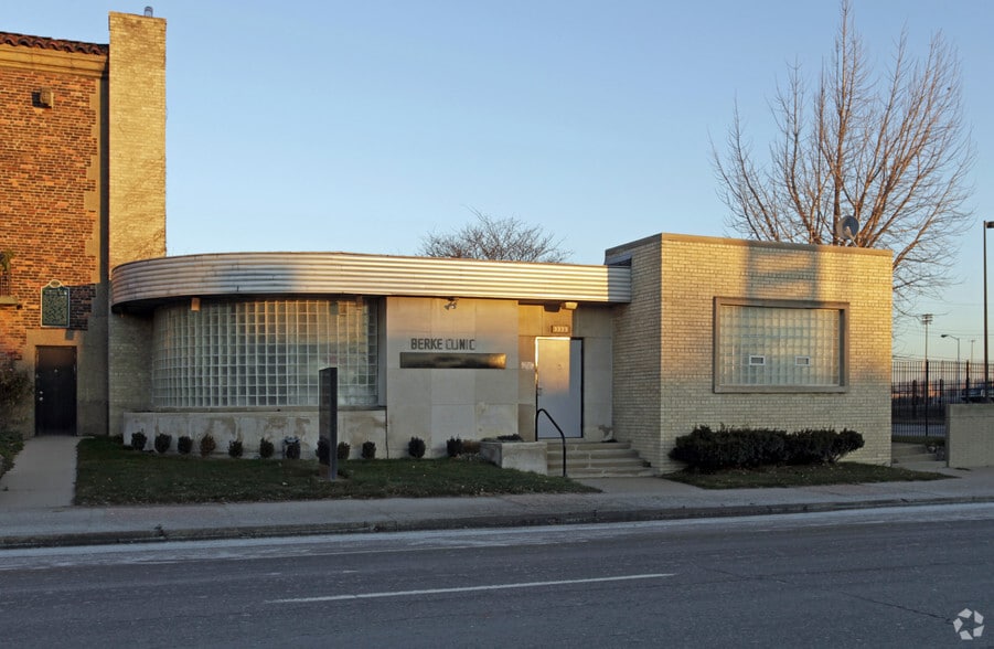 3333-3335 E Jefferson Ave, Detroit, MI for sale - Building Photo - Image 3 of 3