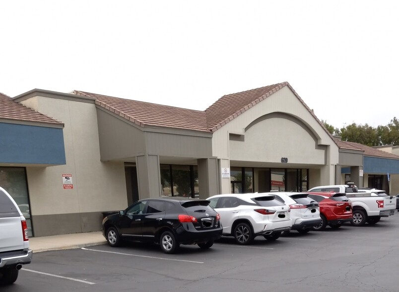 617-641 N Main St, Corona, CA for lease - Building Photo - Image 2 of 3