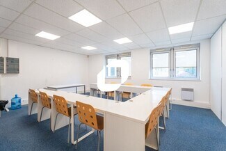 Plus de détails pour 7 Rue Jean Mermoz, Versailles - Bureau à louer