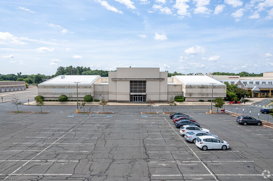 90 Elm St, Enfield, CT for lease - Building Photo - Image 2 of 7